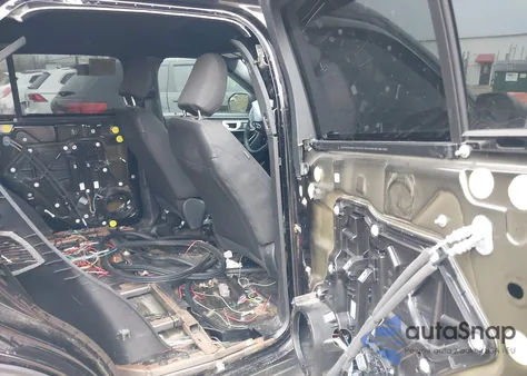 2023 Ford Police Interceptor z USA, uszkodzony, nr VIN 1FM5K8AB1PGA03761